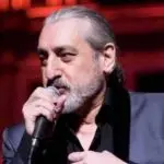 دانلود آهنگ منم تووی آغوشِ تو از ابی